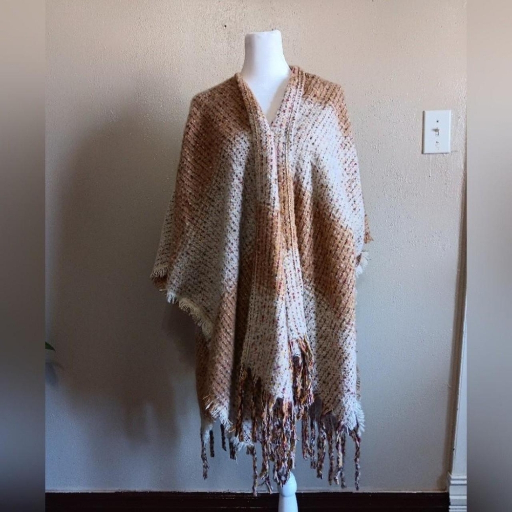 Soft Fringe Poncho By Natural Reflections, Casual Earthy Knit Tan Cream One Size - Picture 9 of 9